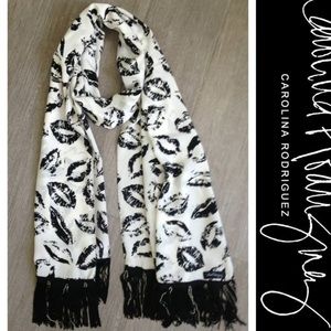 Black & White lips print with black fringe